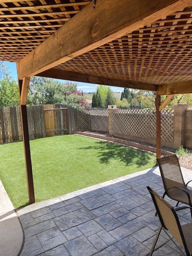 Building Photo - PERGOLA - COVERED PATIO - FENCED BACKYARD ...