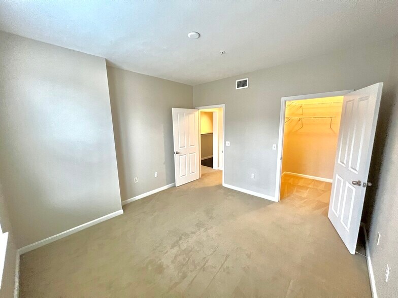 bedroom - 1000 Providence Plz