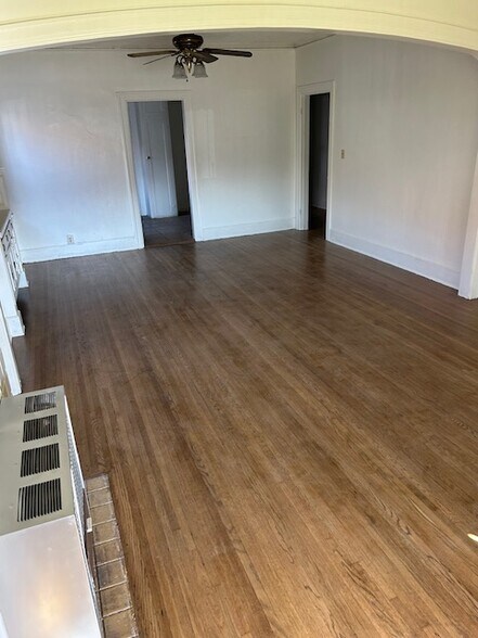 Building Photo - 1425 W 48th St