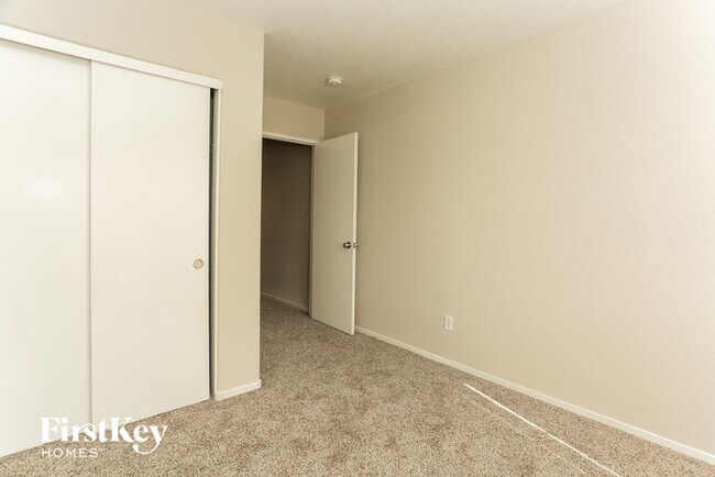 Building Photo - 5260 Paradise Valley Ave