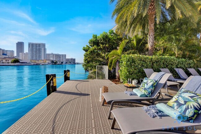 Building Photo - 1180 E Hallandale Beach Blvd
