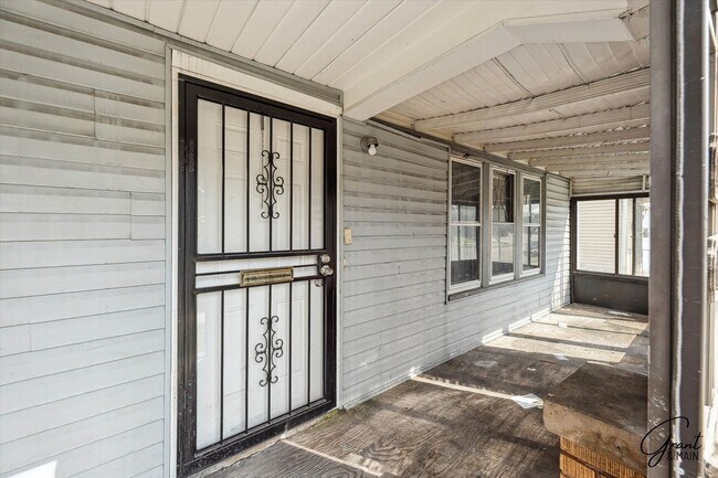 Building Photo - 15356/15358 Washburn - Ten Star Holdings LLC