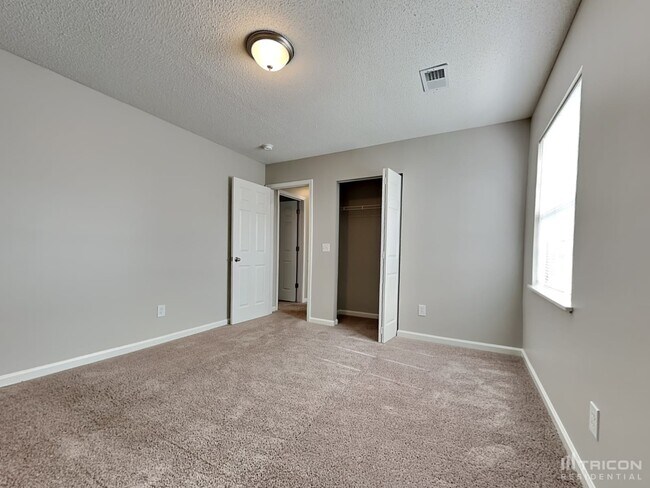 Building Photo - 100 Sandpine Cir