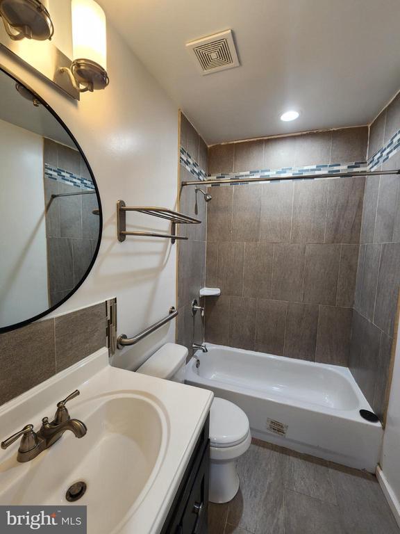 Building Photo - 1421 W Baltimore St