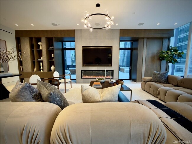 Building Photo - 18 W 53rd St