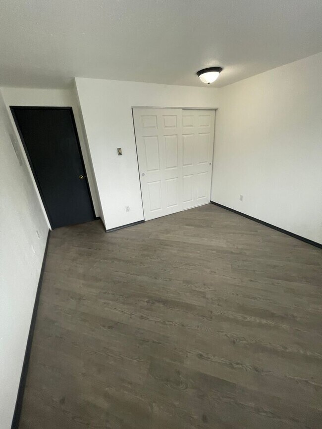 Building Photo - 1819 S 93rd St
