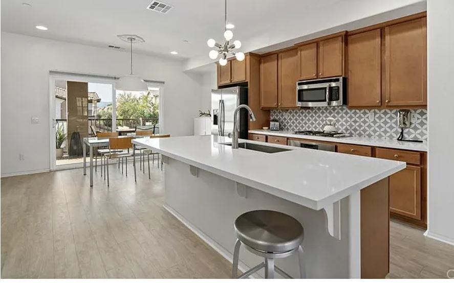 Building Photo - 40884 Lacroix Ave