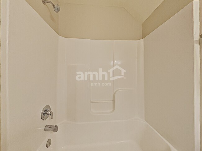 Building Photo - 4009 Fox Run N