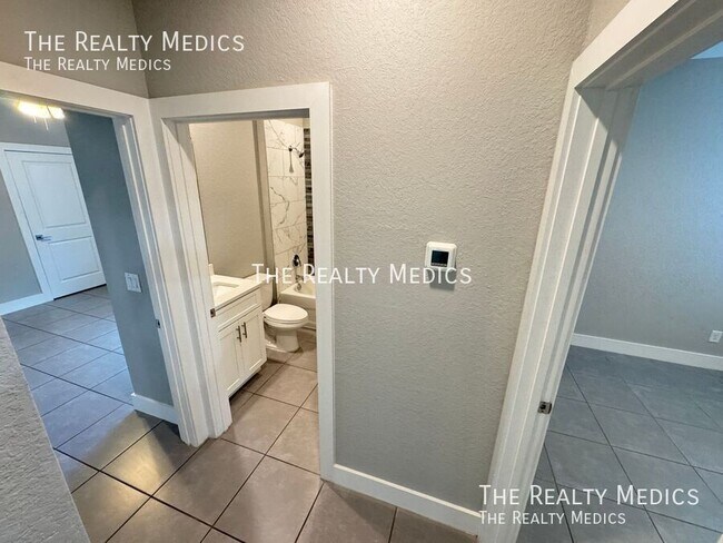 Building Photo - 310 Drum Ct