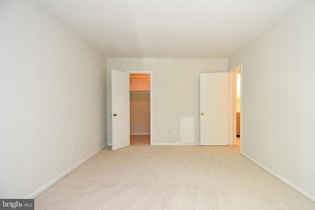 Building Photo - Commuter friendly location has easy access to I495 & Route 50. Metro bus stop in community.