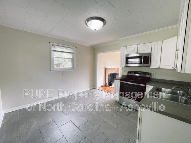 Building Photo - 11 Edgewood Rd S