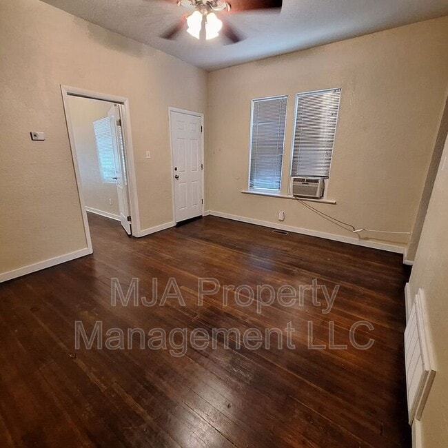 Building Photo - 1043 S 200 W