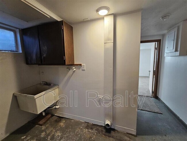 Building Photo - 2338 W Walton Ave