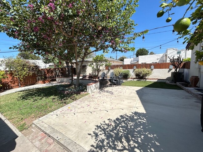Building Photo - Truly Adorable Tudor Style 2 Bed 1 Bath Home in Anaheim!