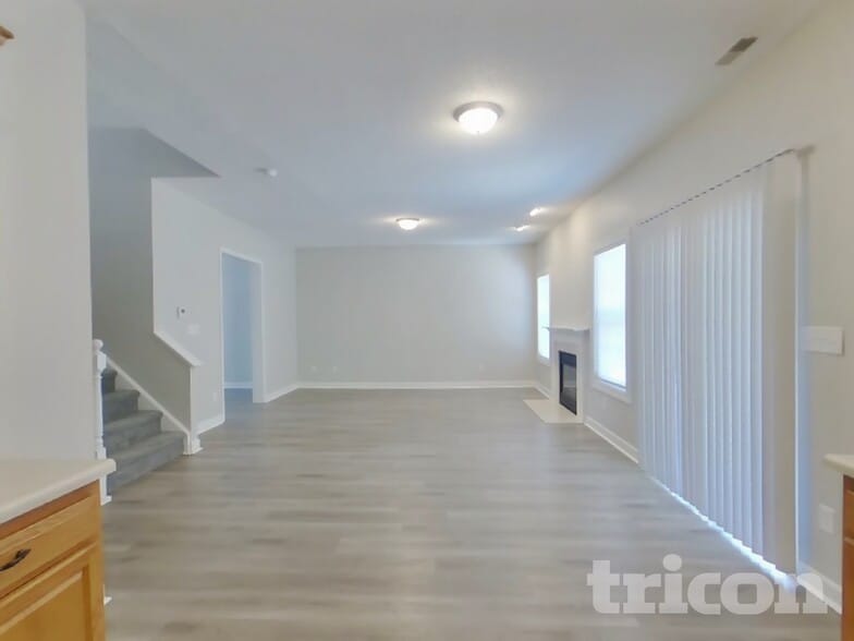 Building Photo - 2990 Parkview Dr