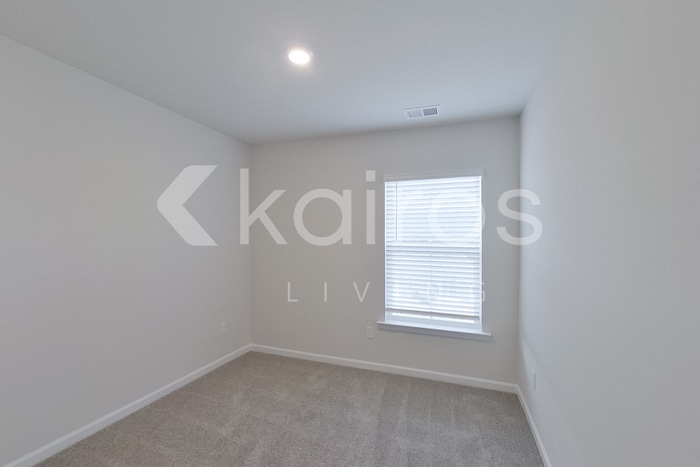 Building Photo - 2561 Banyan Cir