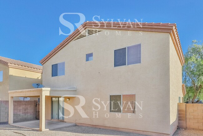 Building Photo - Comfortable living in this 4BR 3BA