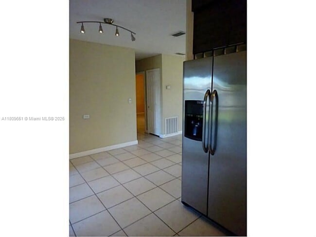 Building Photo - 2631 Alcazar Dr