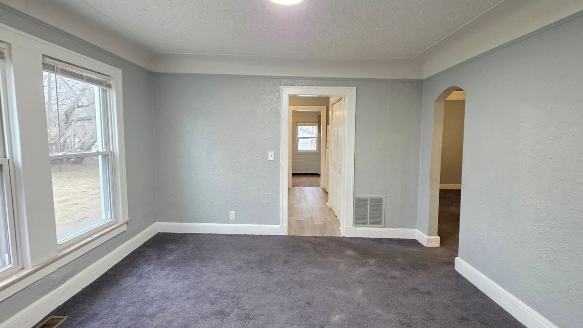 Building Photo - 7542 Meadow Ave