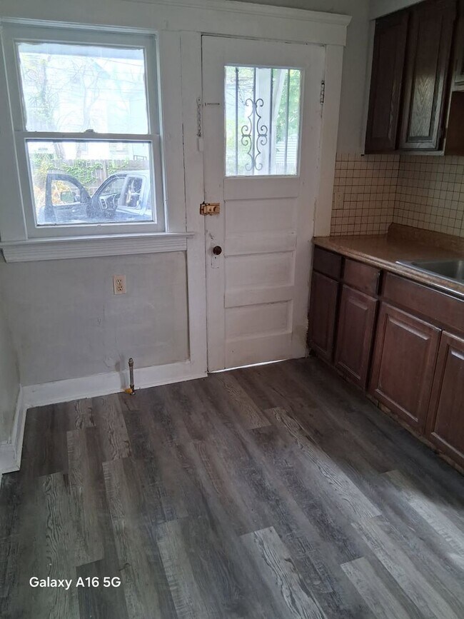 Building Photo - Section 8 Accepted!
