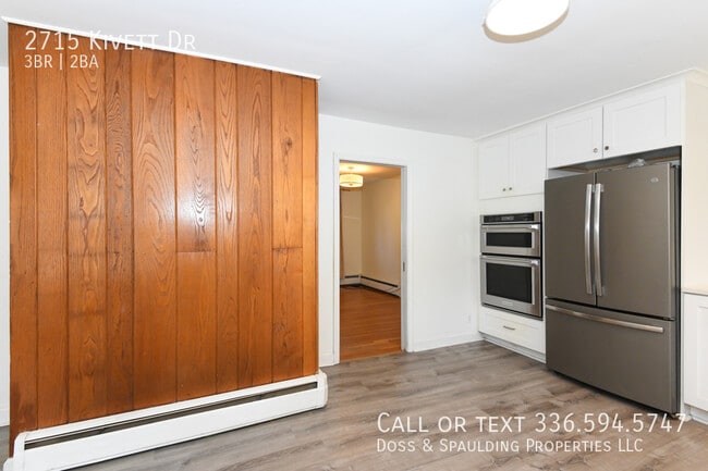 Building Photo - 2715 Kivett Dr