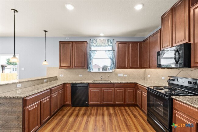 Building Photo - 1053 Sagebrush Dr