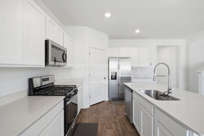 Building Photo - 190 Ardila Cir