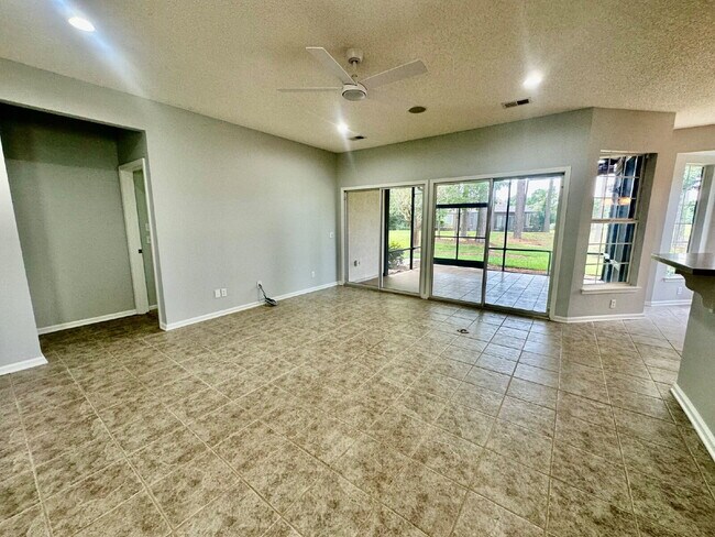 Building Photo - Outstanding Two Bedroom Home in Sun City!