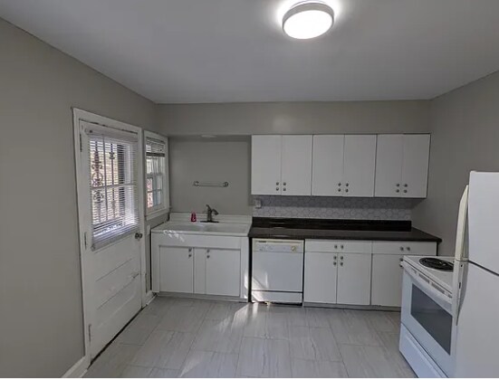 Building Photo - 3211 Pinewood Ave