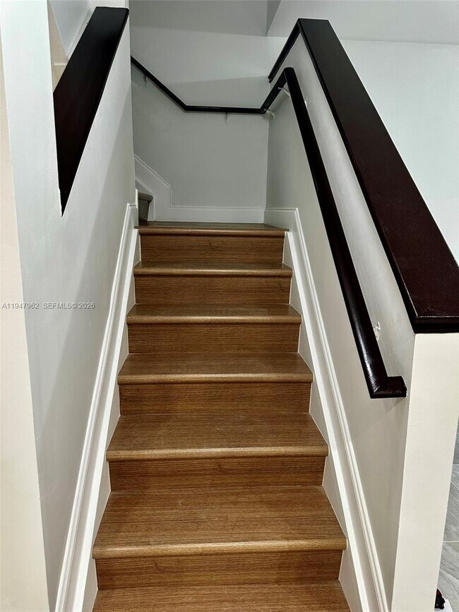 Building Photo - 2941 NE 185th St