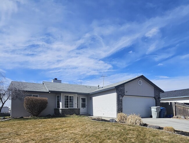 Primary Photo - Cute 3 bed, 2 bath home in Nampa - Close t...