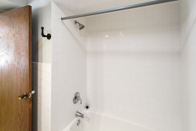 Building Photo - 318 Walker Ave