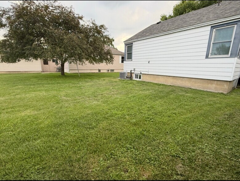 Building Photo - 817 E Water St