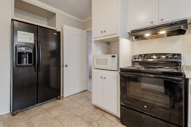 Building Photo - REDUCED!