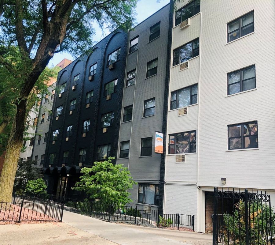 Building Photo - 525 W Oakdale Ave