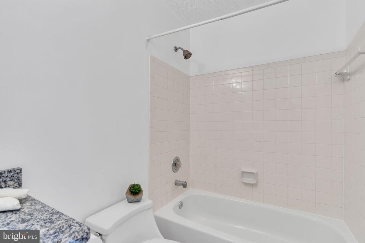 Building Photo - 1344 Grant St