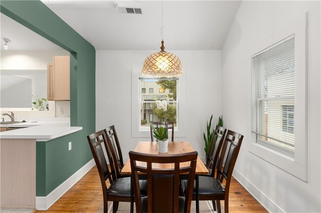 Building Photo - 2035 Manchester St NE