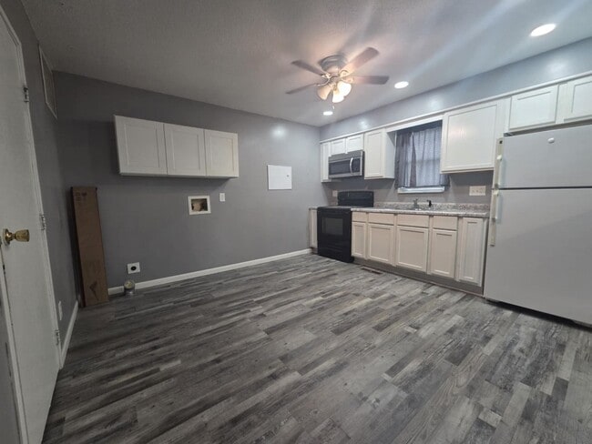 Building Photo - Updated Duplex for Rent