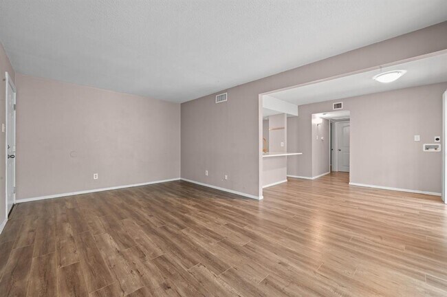 Building Photo - 2124 Burton Dr
