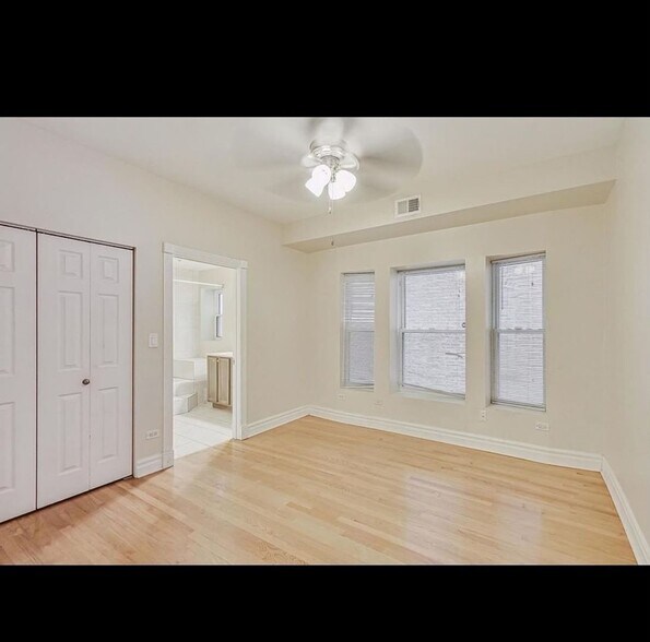 Building Photo - 4529 S Prairie Ave