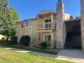 Building Photo - 910 Tenderfoot Hill Rd