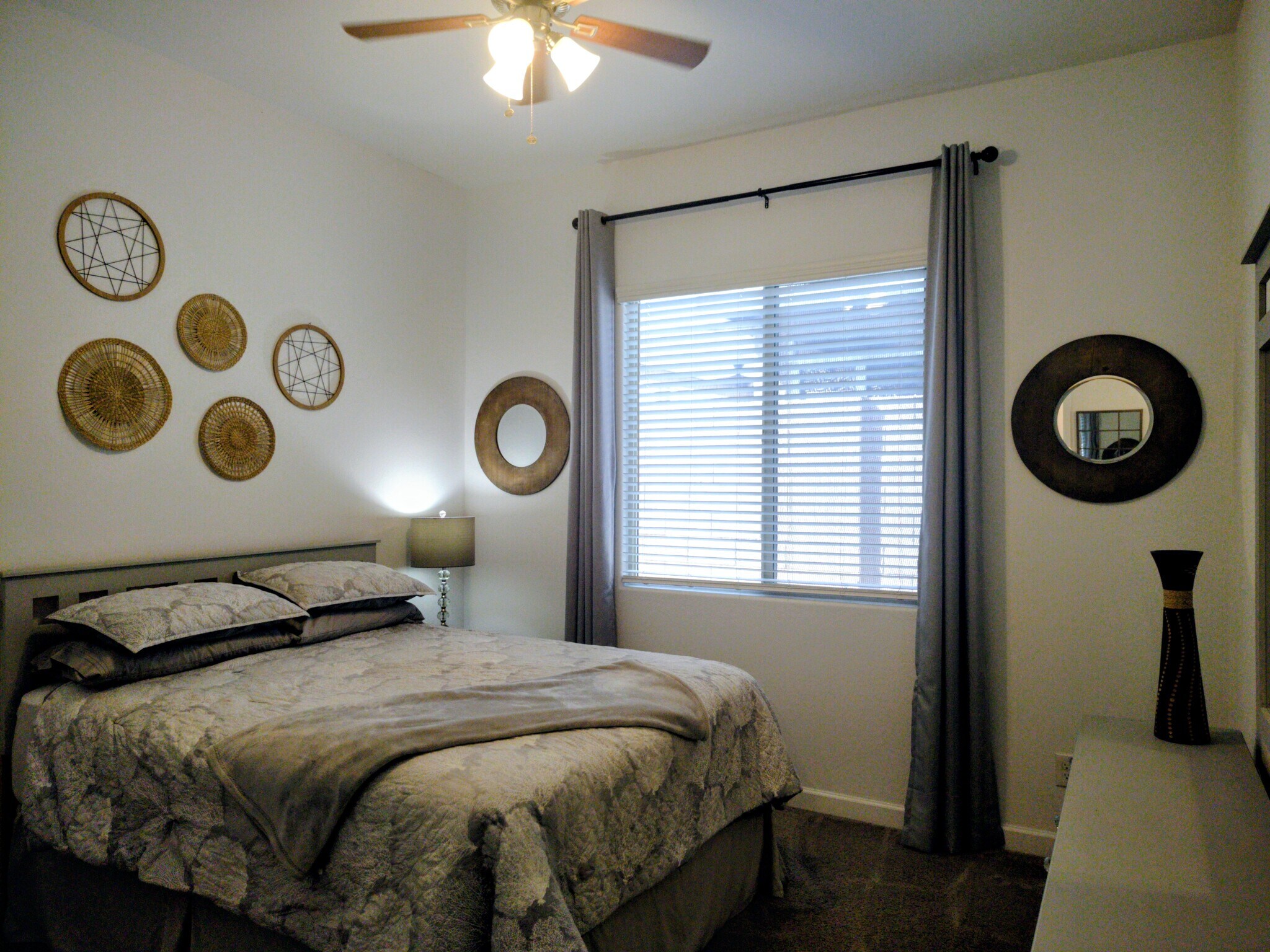 Bedroom 2 - Qn Bed - 522 S 197th Ln