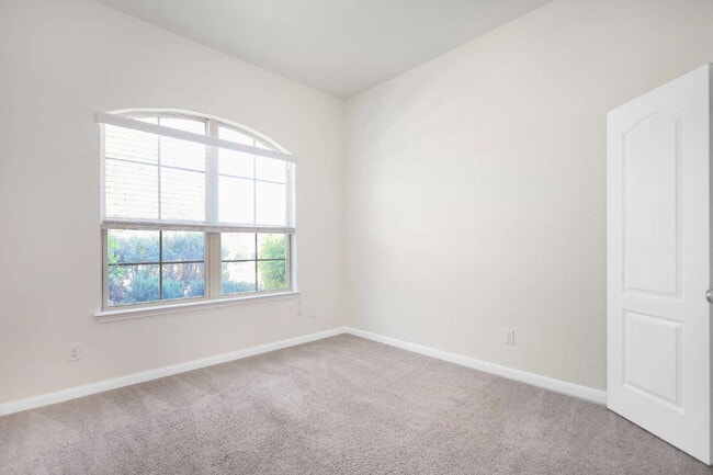 Building Photo - "Charming 3-Bedroom Oasis with 2 Baths in ...