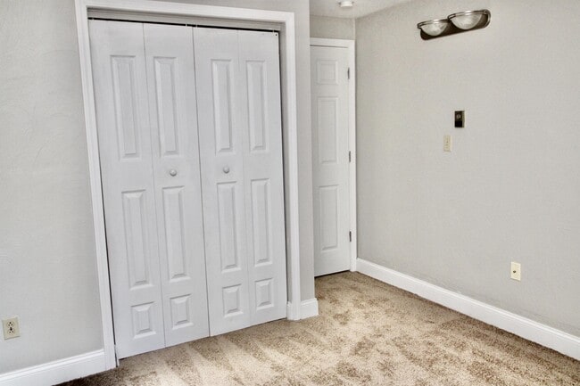 Building Photo - 204 Oak Manor Pl