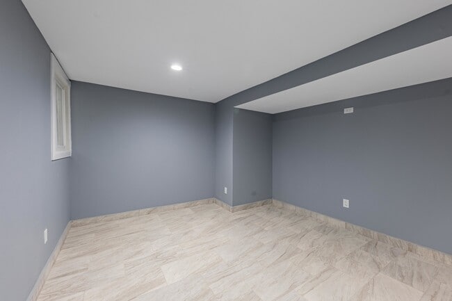 Building Photo - 7055 W 63rd St