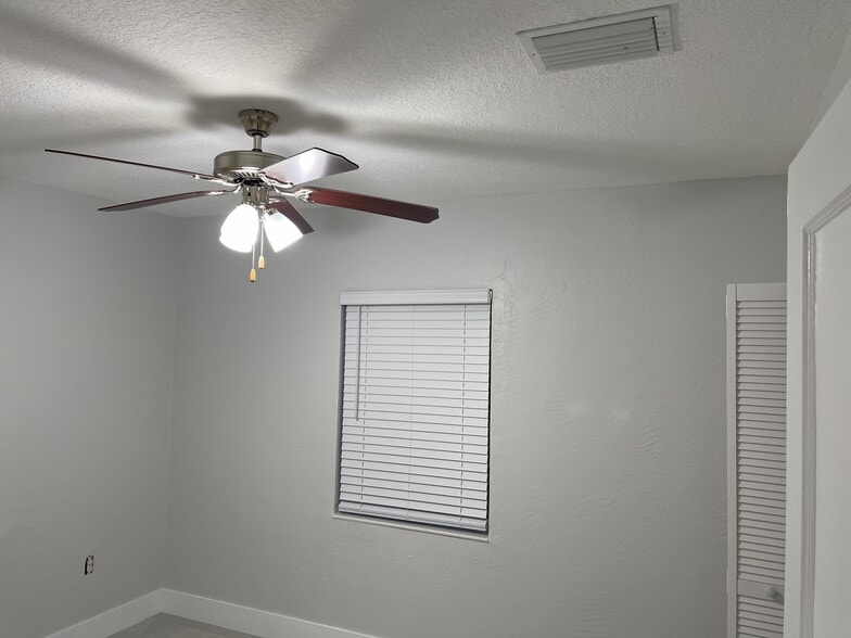 Building Photo - 51 SW 59th Ave