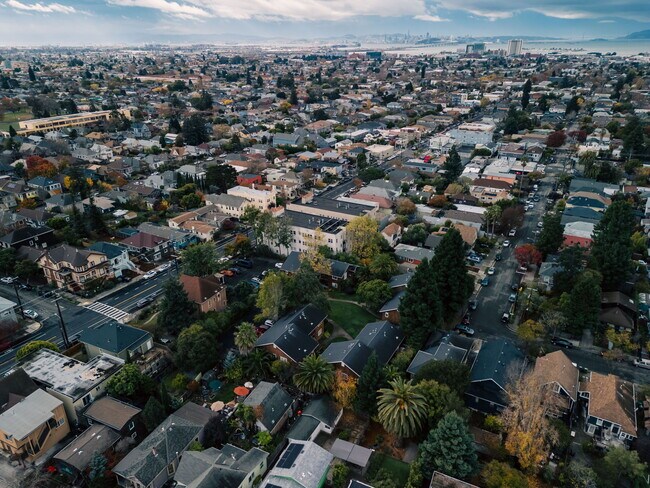 Building Photo - 620 Alcatraz Ave