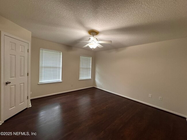Building Photo - 485 Scrub Jay Dr