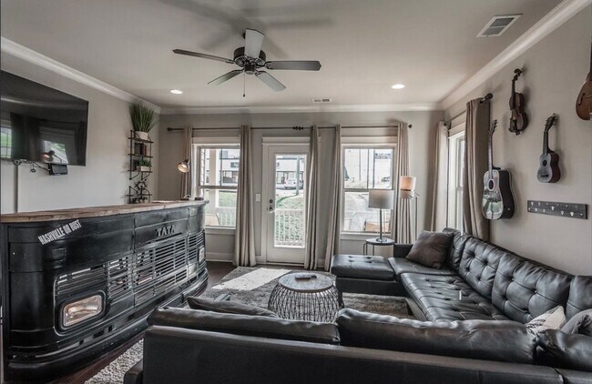 Building Photo - Belmont / Vanderbilt University Condo!!