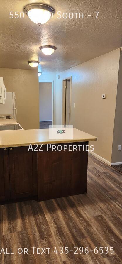 Building Photo - 550 W 200 S